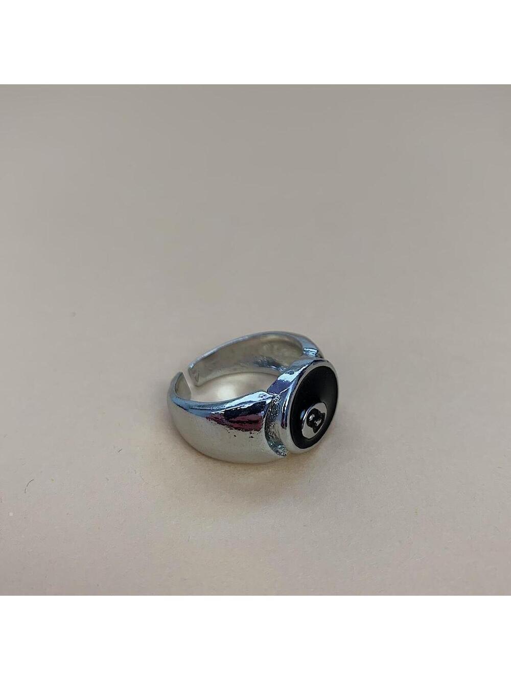 Y2k 2000s sterling silver 8 ball ring. Size is adjustable. Unisex. Nice quality
